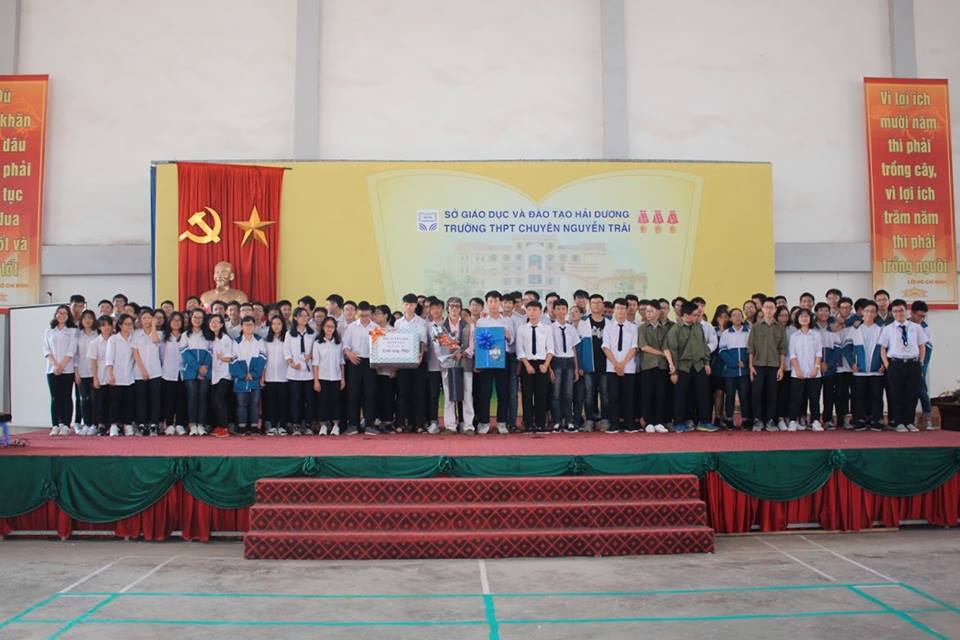 NHỮNG CUNG BẬC CẢM XÚC THẬT ĐẸP TRONG BUỔI MỘT CHÀO CỜ ĐẶC BIỆT TẠI CHUYÊN NGUYỄN TRÃI
